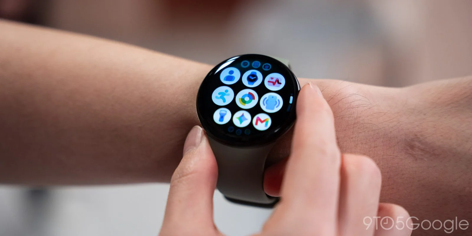 Google's Find Hub on Wear OS Introduces Basic People-Finding Feature