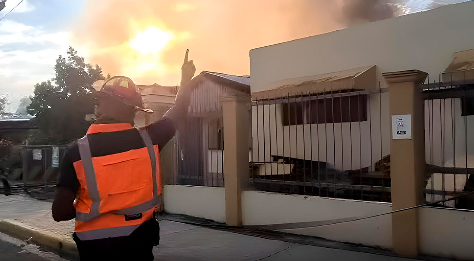 Incendio en Zona Franca de Moca