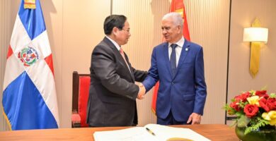 Presidente del Senado se reúne con el primer ministro de Vietnam, Pham Minh Chinh