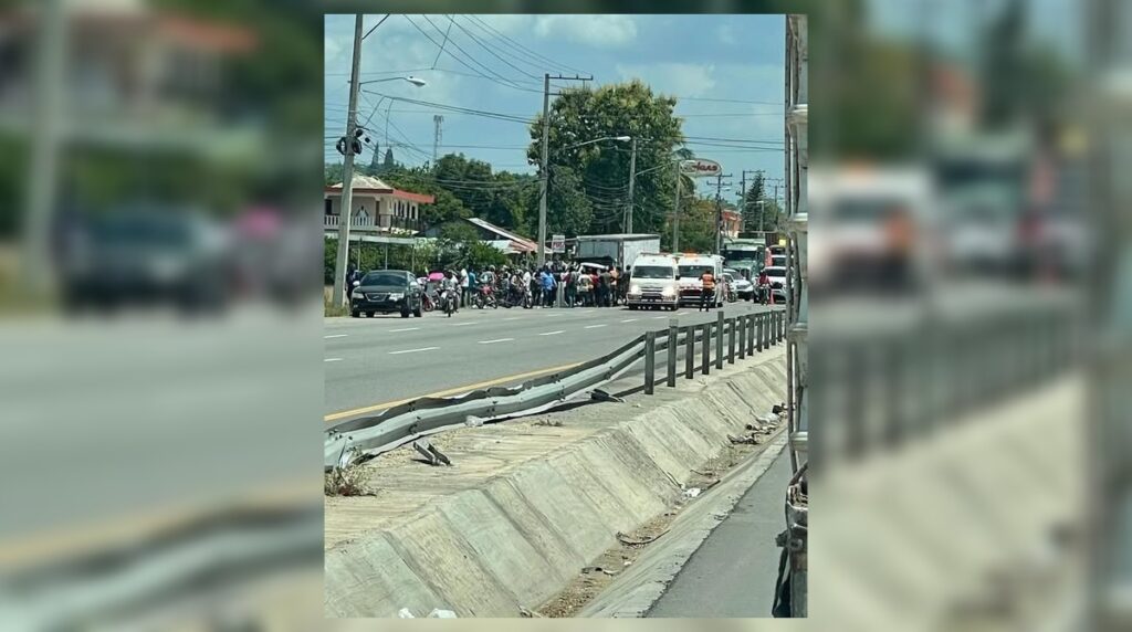 Tránsito se ve afectado por hecho vial en la autopista Duarte
