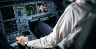 Avioneta cae al mar y piloto es rescatado con signos vitales
