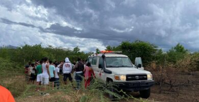 Hombre pierde la vida tras convulsión en laguna de Santiago Oeste