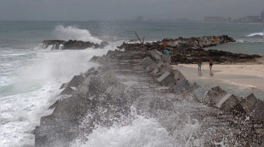 CSU eleva probabilidad de amenaza de huracanes en el Caribe