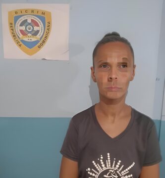 Mujer es detenida por incendio en comercio de Santiago
