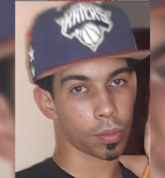 Autoridades buscan a hombre acusado de violencia en Santiago