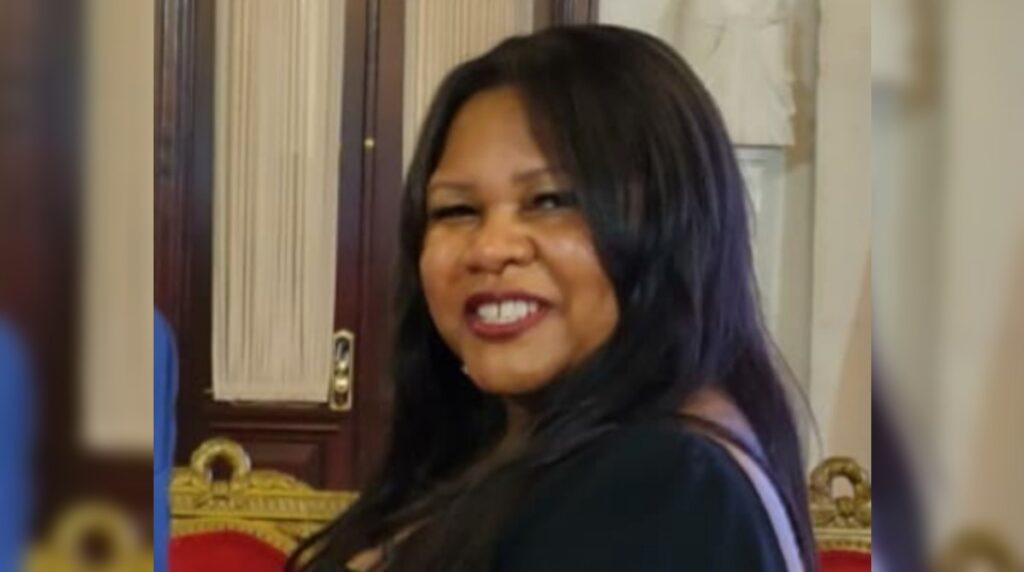 Dominicana recibe premio por su labor en Estados Unidos