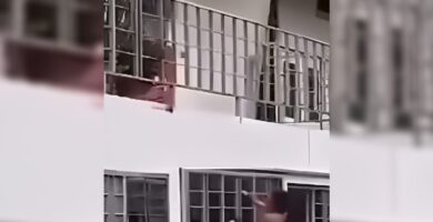 Mujer sorprende a su esposo en situación comprometedora en su hogar