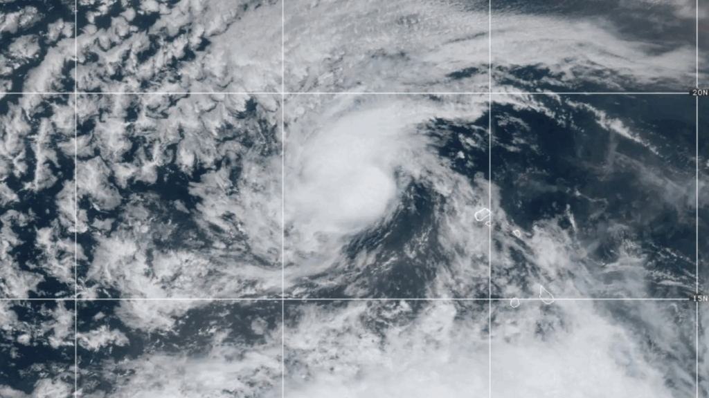República Dominicana bajo alerta por tormenta Erín y onda tropical