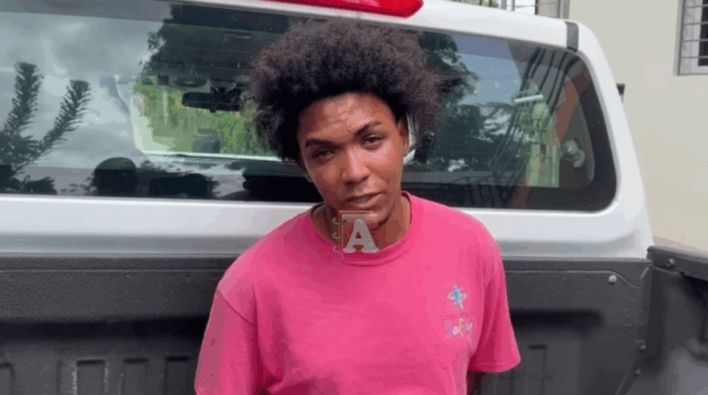 Arrestan joven mediante allanamiento en SFM acusado de acto contra menor