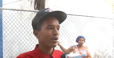 Joven dominicano solicita protección para su familia ante deportación