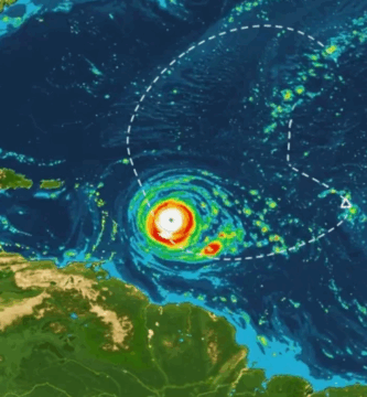 Tormenta Erin alcanza categoría cuatro en el Atlántico
