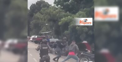 Policías reciben agresión al intervenir carrera de motocicletas en Valverde