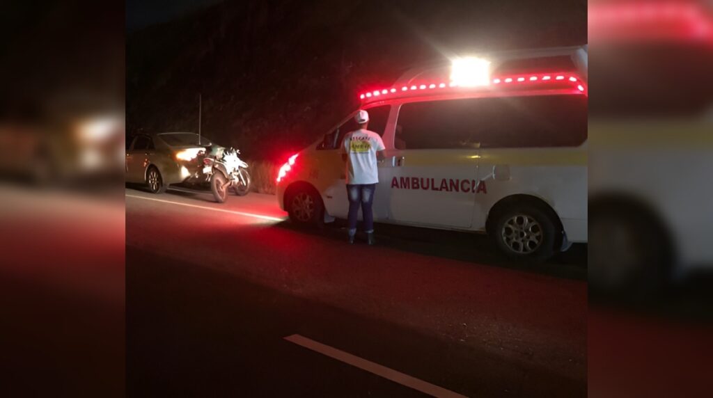 Dos jóvenes resultan heridos en incidente vial en Barahona