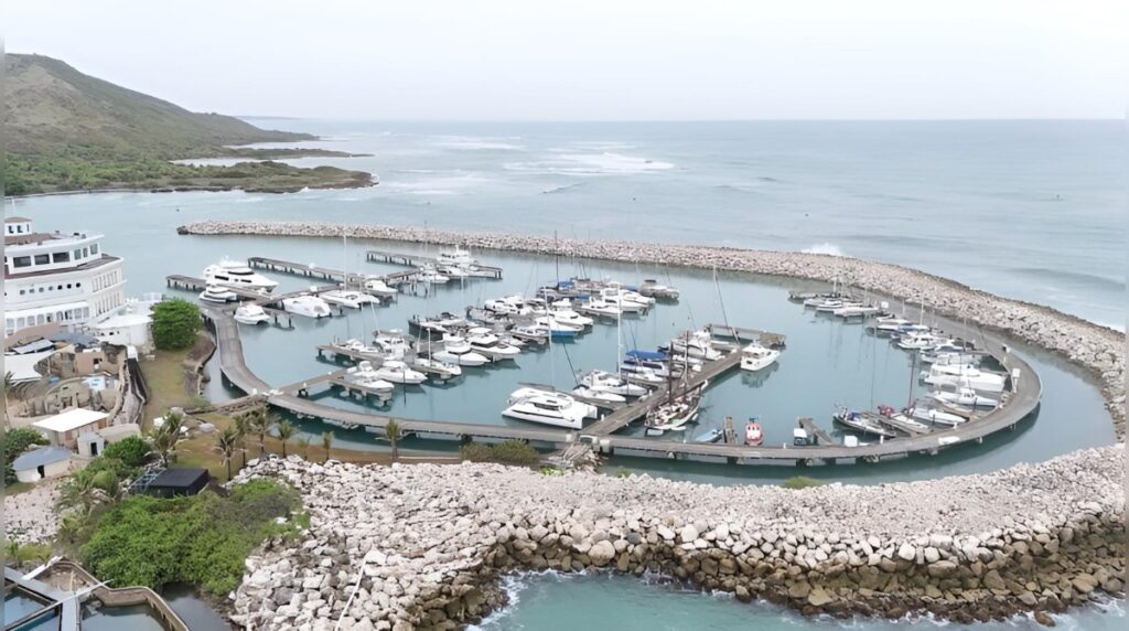 Oleajes intensos afectan costas de Puerto Plata por huracán Erín