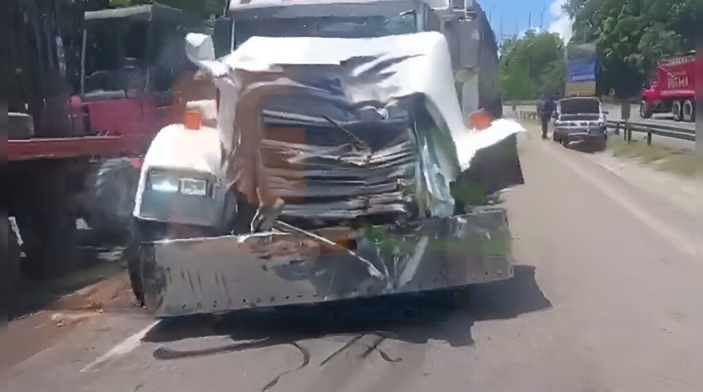 Siniestro vial múltiple en la autopista Joaquín Balaguer deja varios afectados