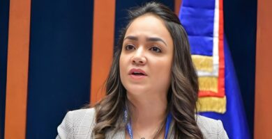 Demandan a ministra Faride Raful en La Vega
