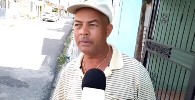 Hombre ofrece declaraciones tras video en oficina del IAD