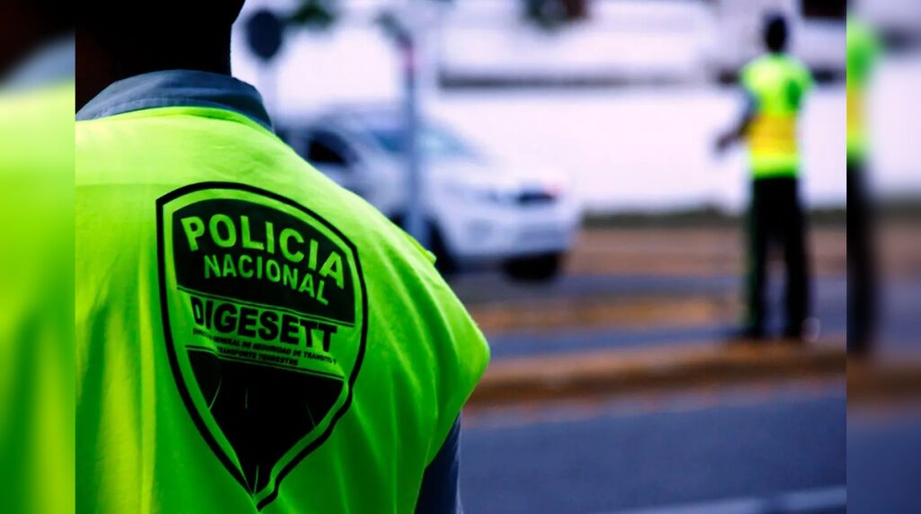 Dos agentes de la DIGESETT resultan lesionados en Verón-Punta Cana