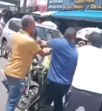 Mujer confronta a Amet tras imposición de multa en Santo Domingo