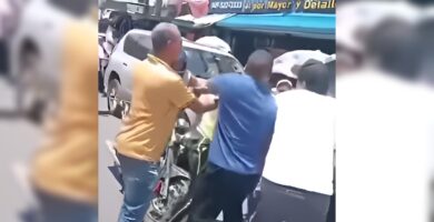 Mujer confronta a Amet tras imposición de multa en Santo Domingo