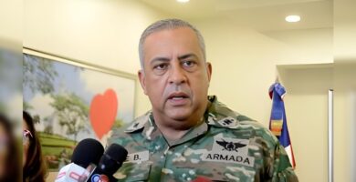 Operativo migratorio en Montecristi deja dos agentes afectados