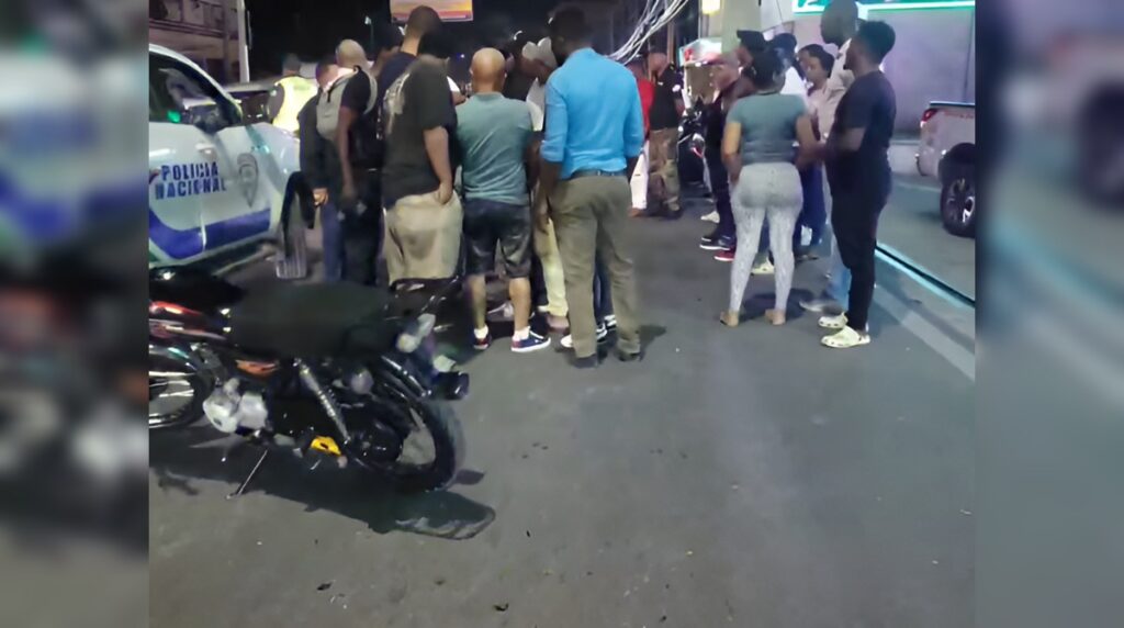 Varios motociclistas resultan afectados en suceso vial en autopista Las Américas