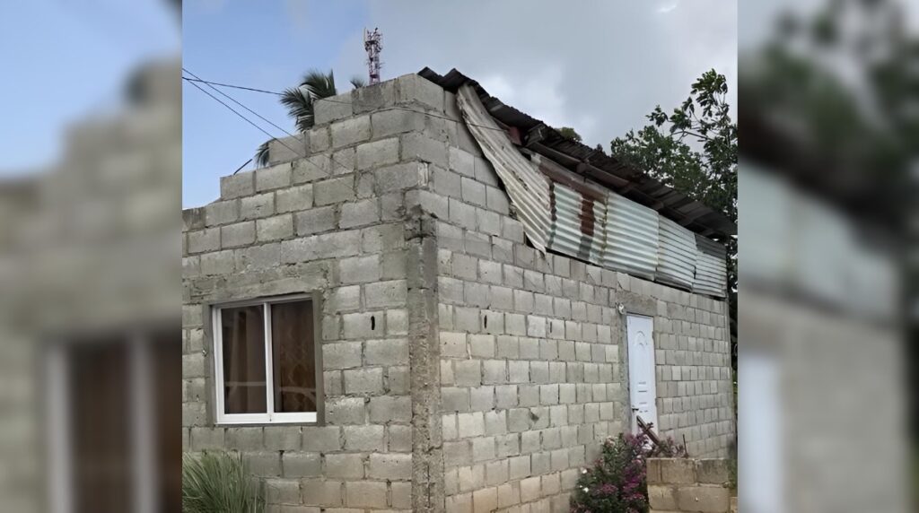 Hallan a una mujer sin aliento en su vivienda en Villa Riva