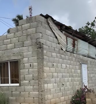 Hallan a una mujer sin aliento en su vivienda en Villa Riva