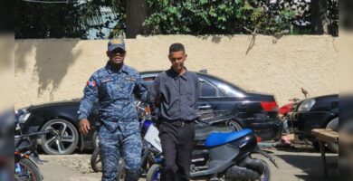 Policía detiene a hombre por presunta estafa en Pueblo Nuevo