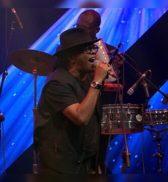 Sergio Vargas honra a Rubby Pérez en La Casa de Alofoke
