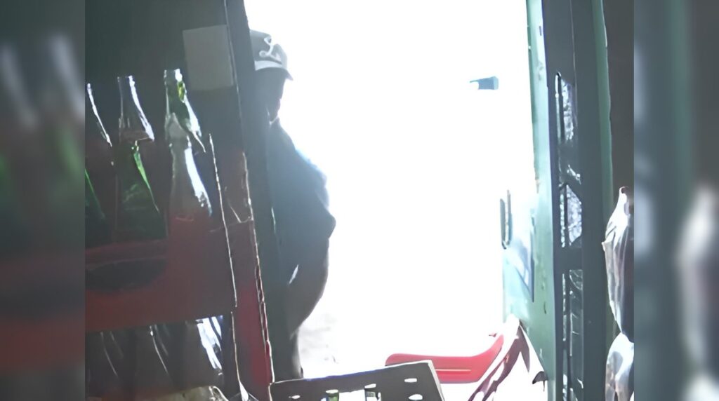 Hombre devuelve cervezas tras ser enfrentado en colmado de SDO