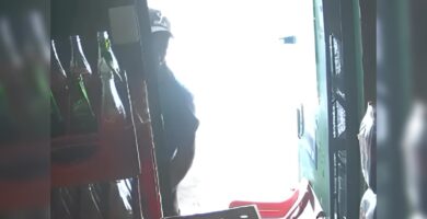 Hombre devuelve cervezas tras ser enfrentado en colmado de SDO
