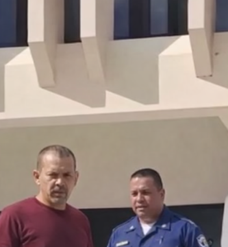 Hombre protagoniza inusual protesta frente al Palacio de Justicia de SFM