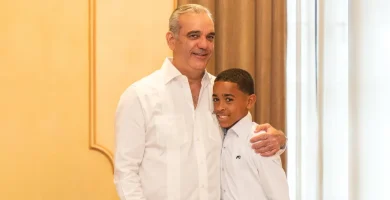 Presidente Abinader reconoce talento de estudiante Hensel Aquino