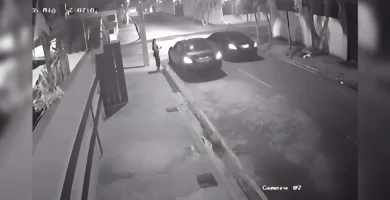 Incidente en vía pública de Santiago deja vehículo y pertenencias sustraídas