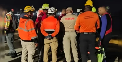 Rescatan a dos personas tras aumento de caudal en arroyo