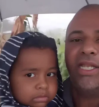 Hombre lucha por salvar a sus hijos tras inundaciones en Santo Domingo