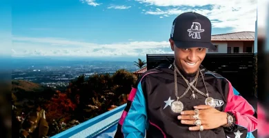 Urbano Ronny GTA se entrega a la policía en Azua para responder ante denuncia