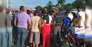 Joven resulta muy perjudicado en Los Frailes y buscan familiares