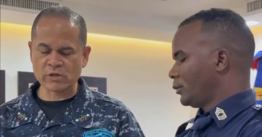 Director de la Policía reconoce al sargento que rescató pareja en cañada de Los Alcarrizos