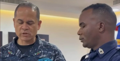 Director de la Policía reconoce al sargento que rescató pareja en cañada de Los Alcarrizos