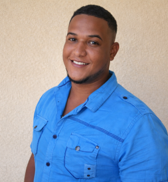 Joven mecanico parte tras reparacion de vehiculo en La Vega