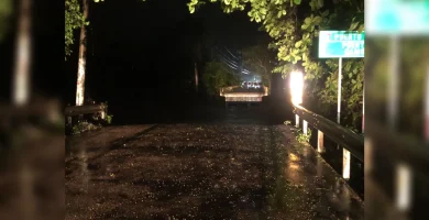 Colapsa parte del puente Camú por intensas lluvias