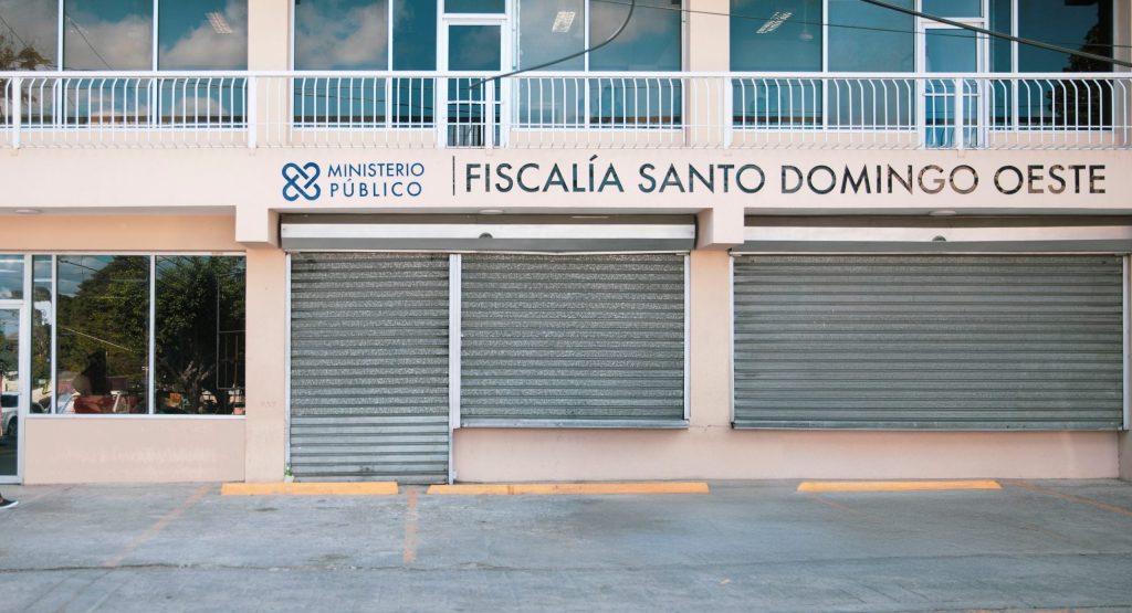 Condenan a 10 años de prisión a hombre que violó a menor en SDO