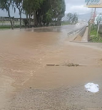 Reportan calles y avenidas inundadas en Constanza tras intensas lluvias
