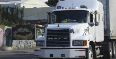 Video capta perjuicio colectivo contra chofer de camión en kilómetro 17