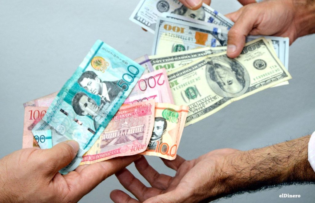 Dólar cae por cinco días consecutivos en el mercado dominicano