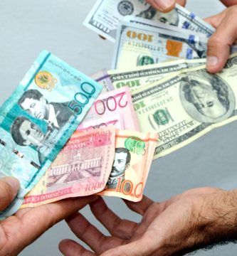 Dólar cae por cinco días consecutivos en el mercado dominicano