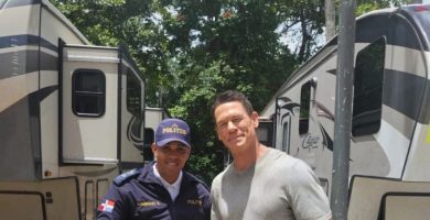 Captan a John Cena en playa de Puerto Plata