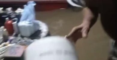 Viviendas inundadas tras desbordamiento de cañada en Nizao